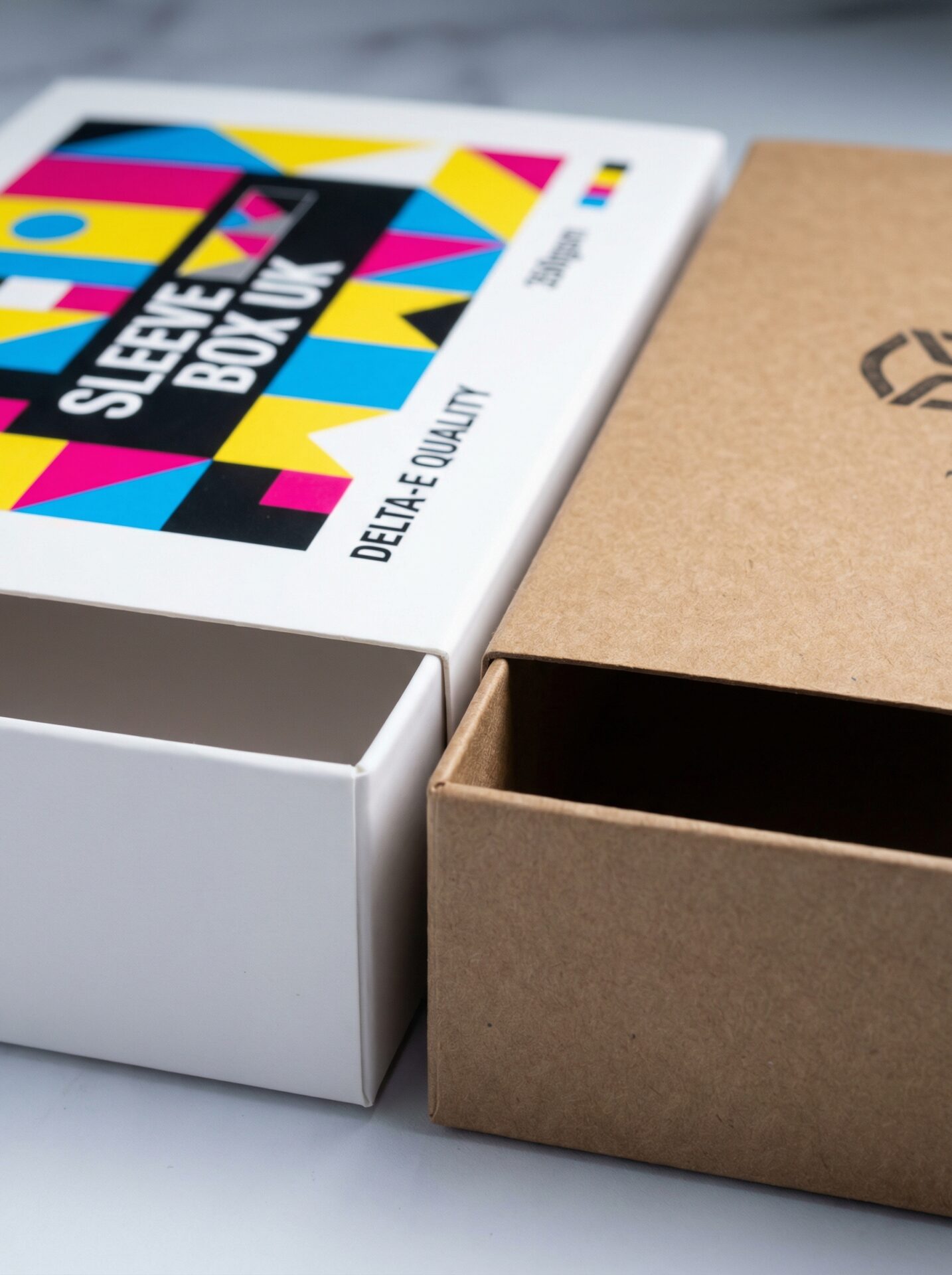 Sleeve box UK close-up showing 350gsm board, snug-fit tolerance and CMYK print quality